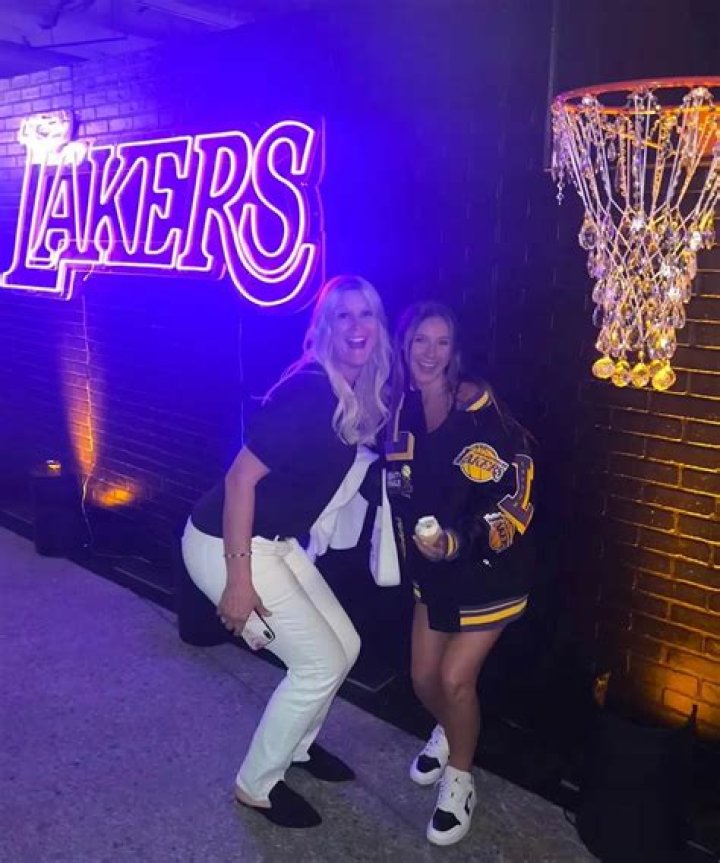 Austin Reaves Mom Nicole Wilkett Played Basketball For Arkansas |