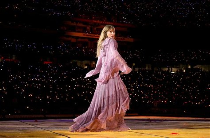 Gracie Abrams' Eras Tour Setlist Is The Perfect Intro To Taylor Swift's Set |