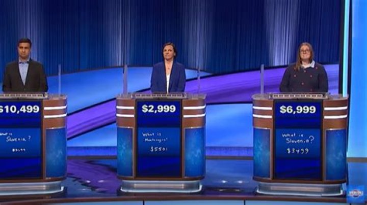 Jeopardy! fans slam show writers as inconsistent after contestants guess easiest final ques