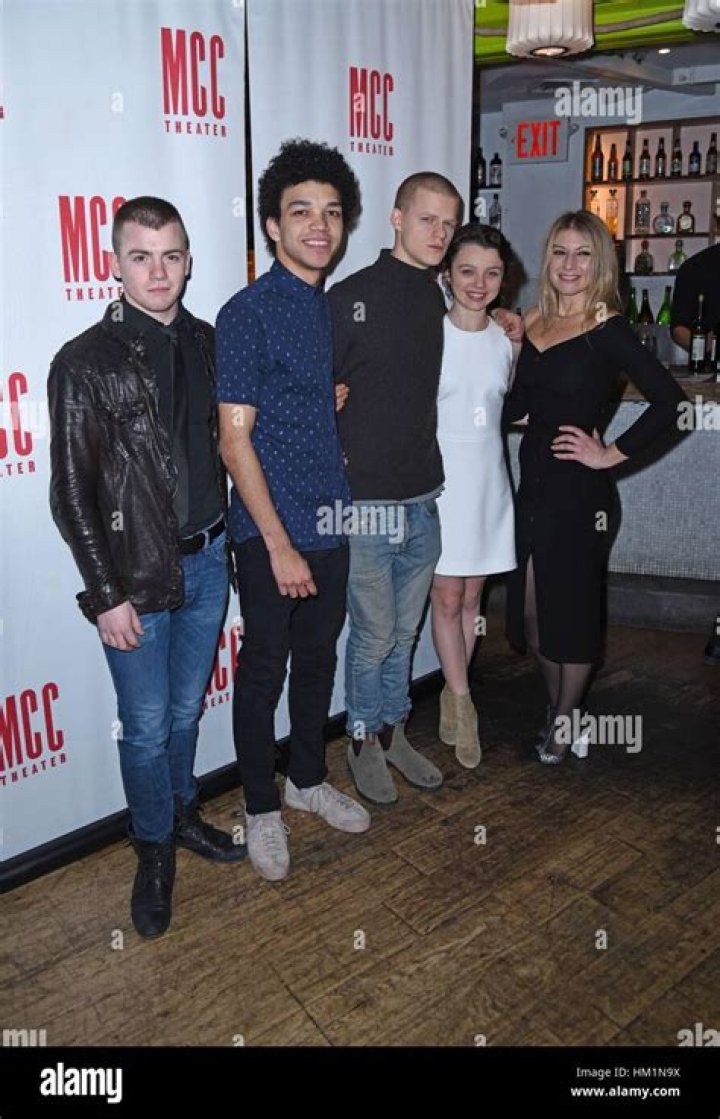 Justice Smith, Stefania LaVie Owen Join Off-Broadway Play The Hollywood Reporter ·