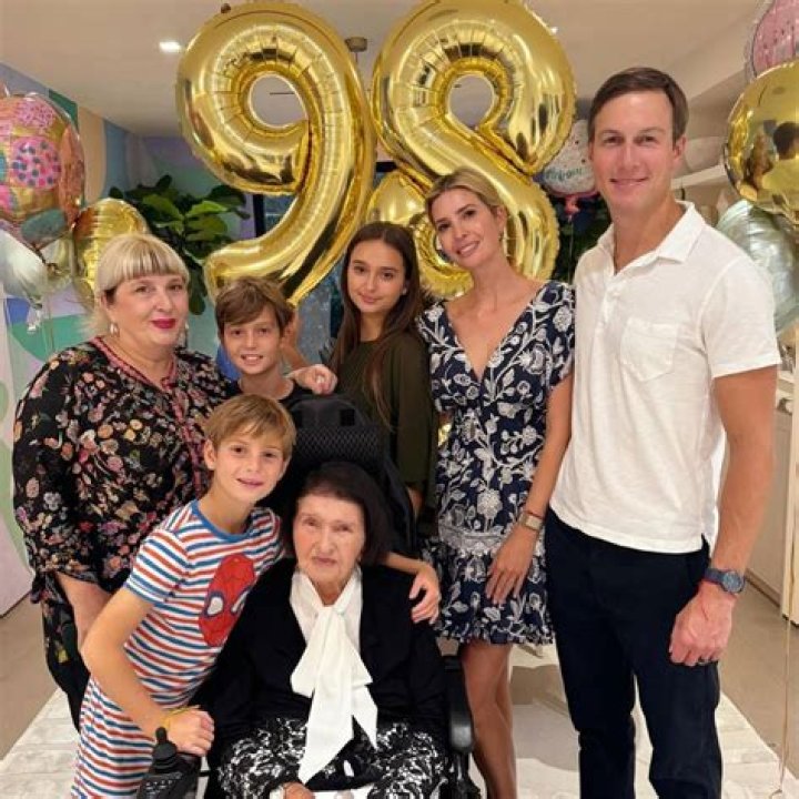 Karen Gravanos Daughter Struggles Hollywood Life
