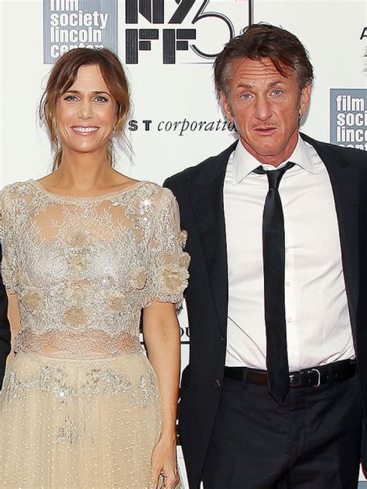 Kristen Wiig Wears Bikini With Shirtless Sean Penn At Beach: Photos Hollywood Life