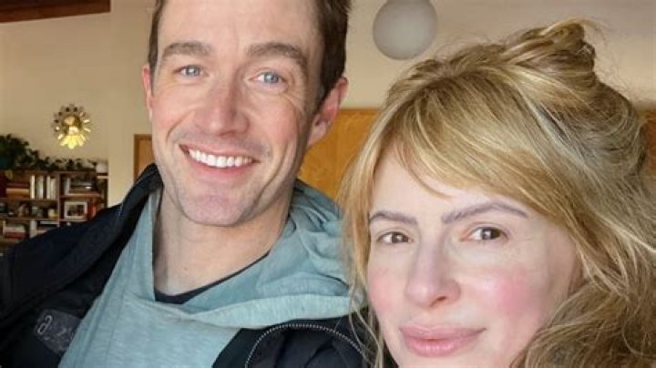 Robert Buckley Bio, Wife, Dating, Girlfriend, Height, Is He Gay?
