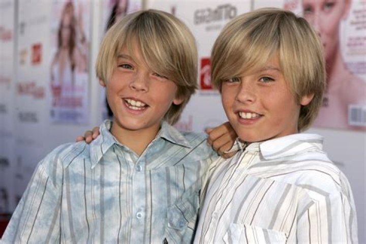 What happened to Melanie Wright Sprouse? All about Dylan and Cole Sprouse parents as actor addres ·
