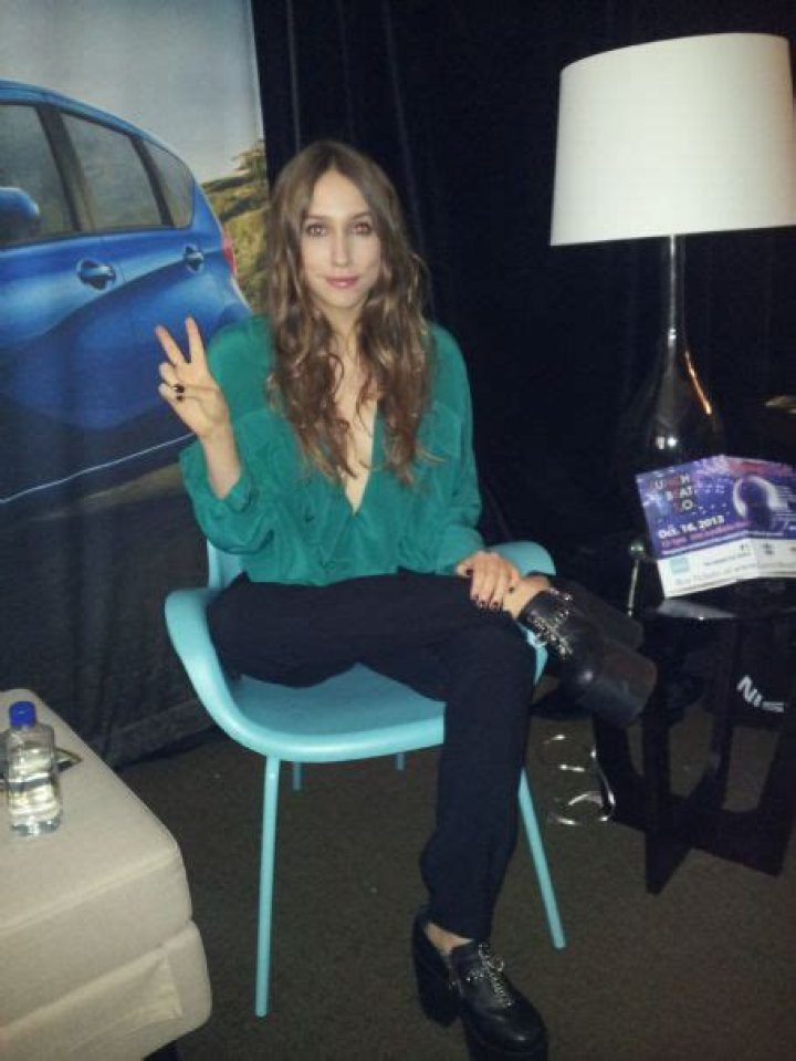 Who is Sarah Sutherland dating? Sarah Sutherland boyfriend, husband ·